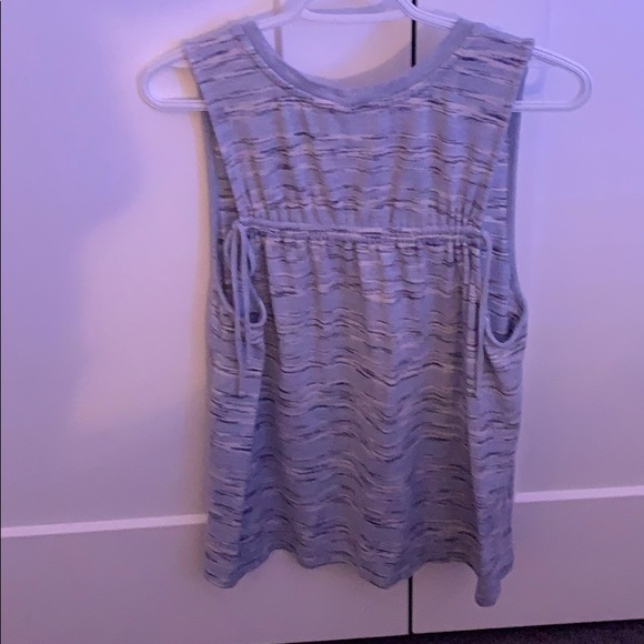 Sleeveless top - Picture 2 of 2
